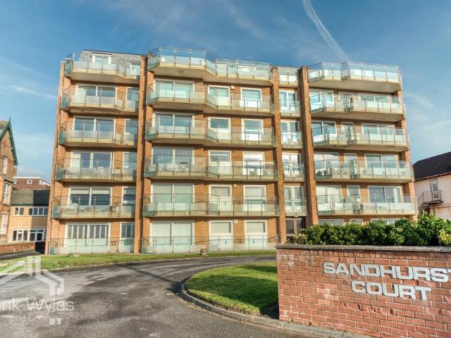 2 bedroom flat for sale