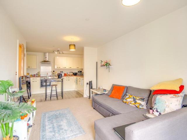 2 bedroom flat for sale