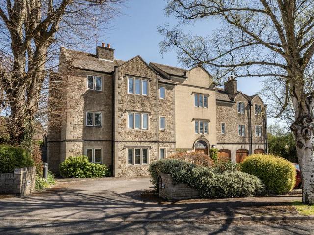 2 bedroom flat for sale