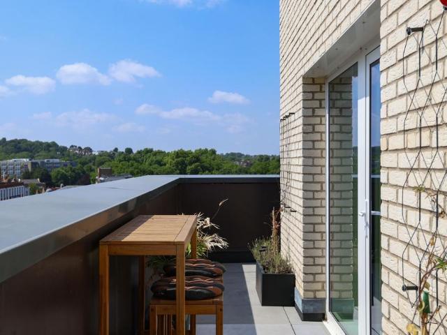 2 bedroom flat for sale