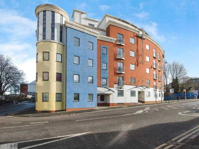 2 bedroom flat for sale