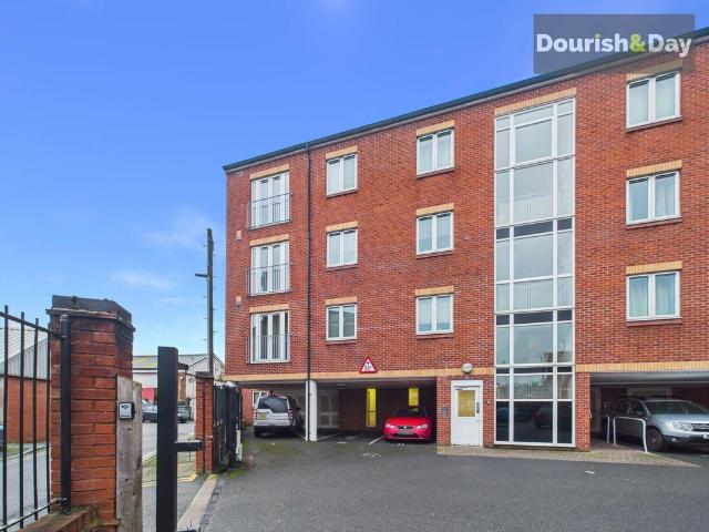 2 bedroom flat for sale