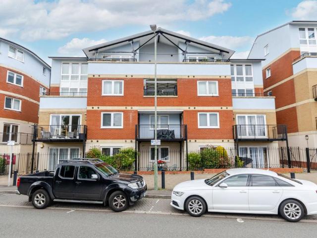 2 bedroom flat for sale
