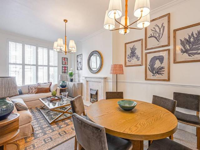 3 bedroom flat for sale