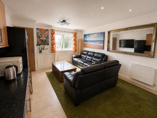2 bedroom flat for sale