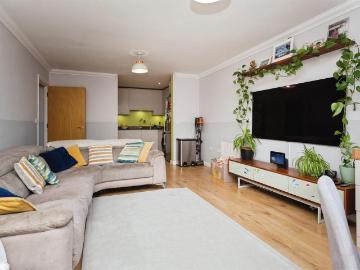 2 bedroom flat for sale