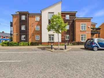 2 bedroom flat for sale
