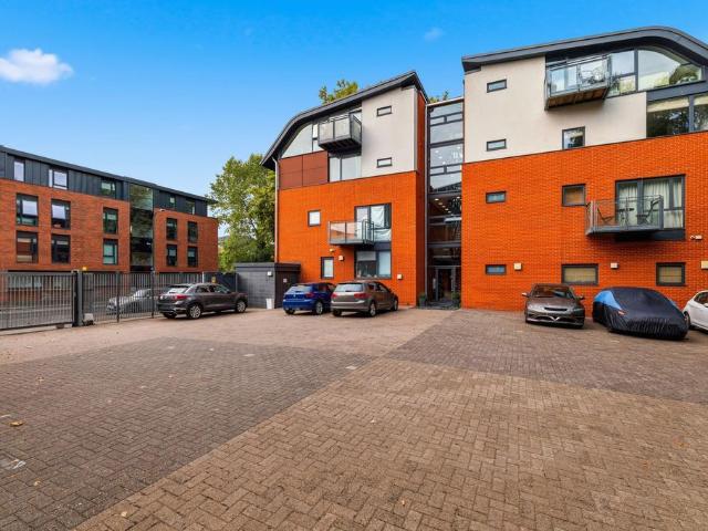 2 bedroom flat for sale