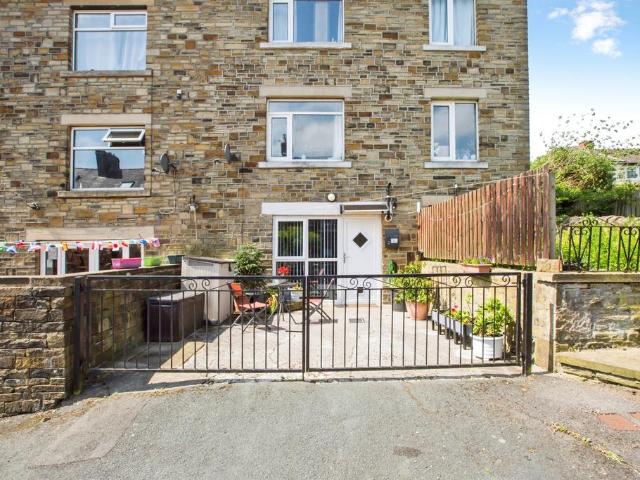 2 bedroom flat for sale