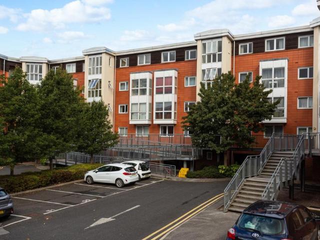2 bedroom flat for sale