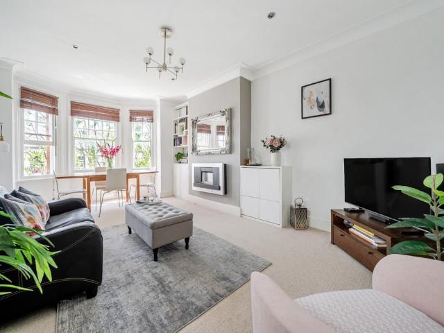 2 bedroom flat for sale