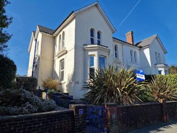 2 bedroom flat for sale