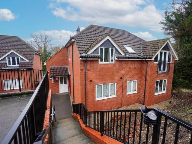 2 bedroom flat for sale
