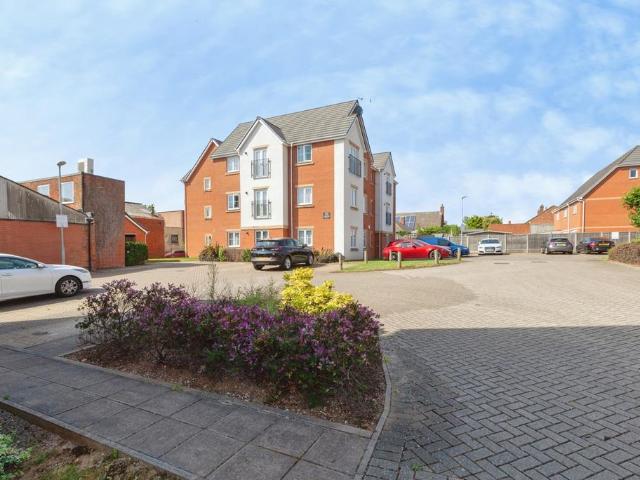 2 bedroom flat for sale