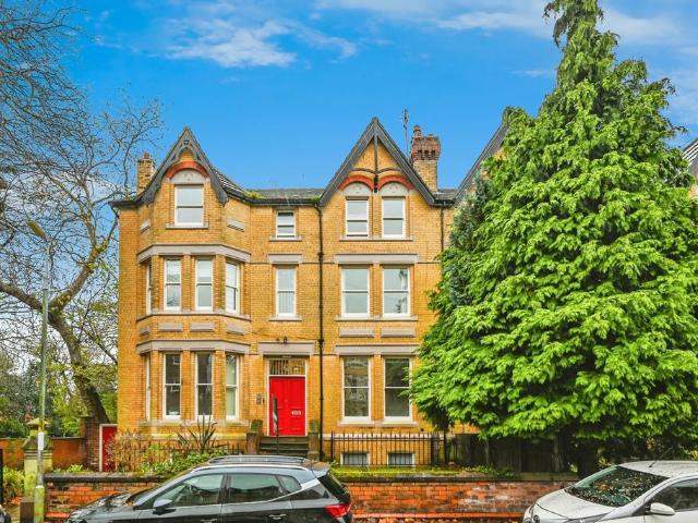 2 bedroom flat for sale
