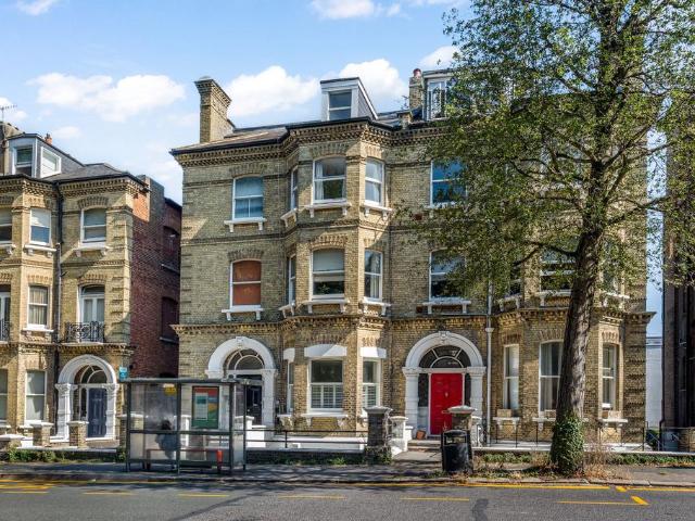 2 bedroom flat for sale