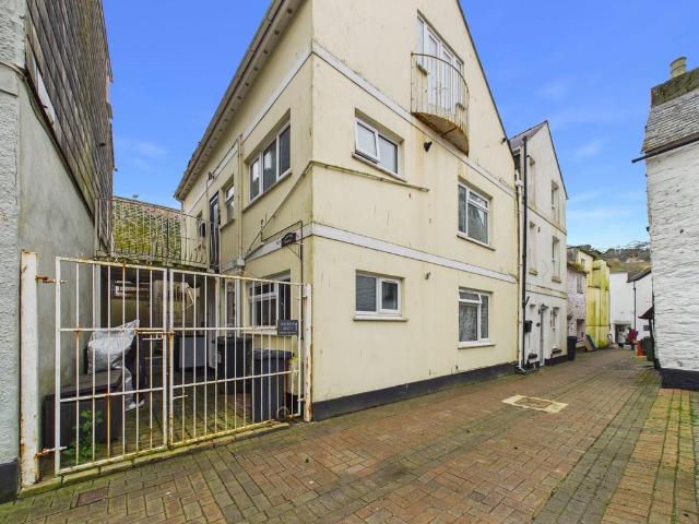 2 bedroom flat for sale