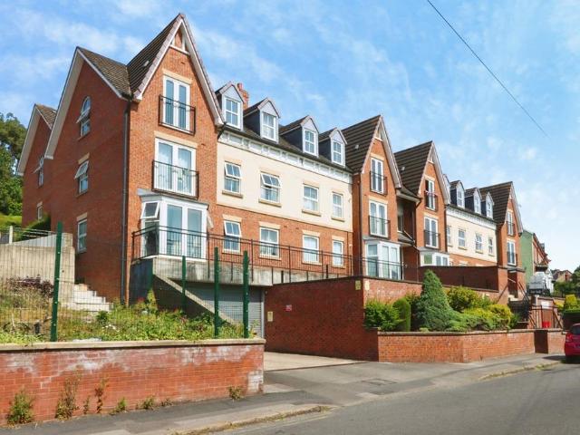 2 bedroom flat for sale