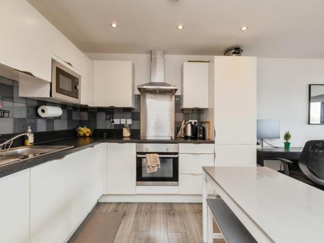 2 bedroom flat for sale