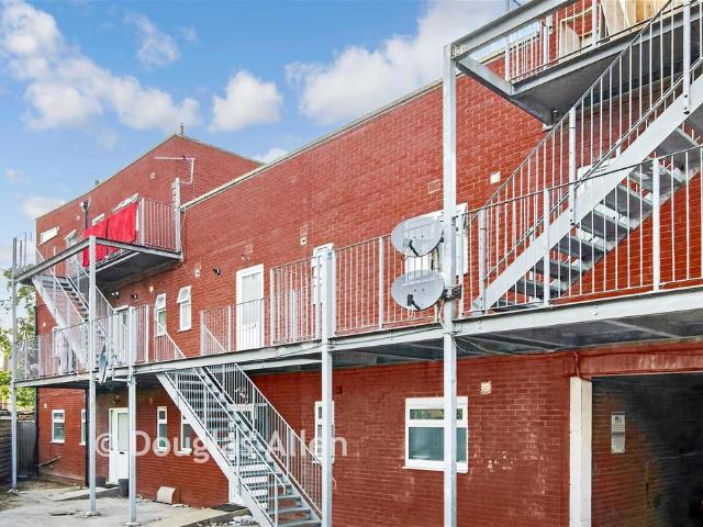 2 bedroom flat for sale