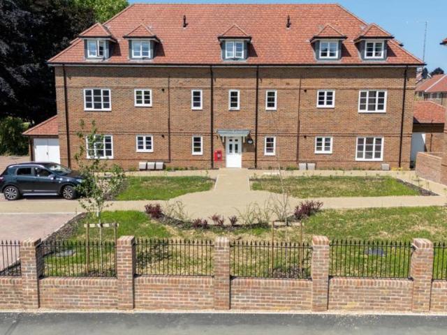 2 bedroom flat for sale