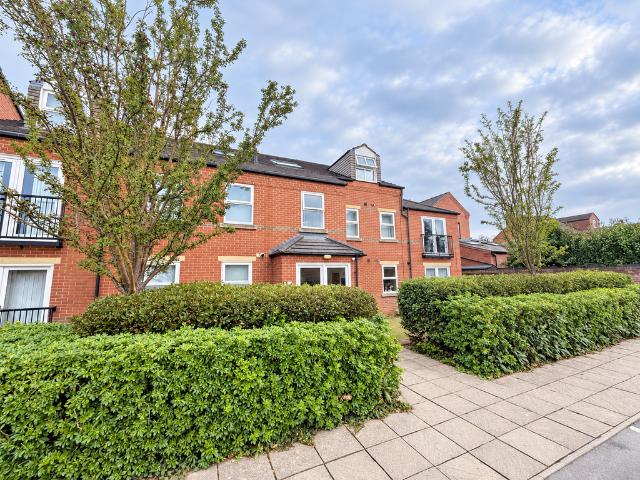 2 bedroom flat for sale