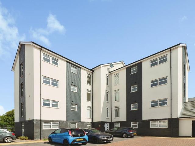 2 bedroom flat for sale