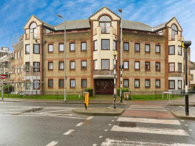 2 bedroom flat for sale