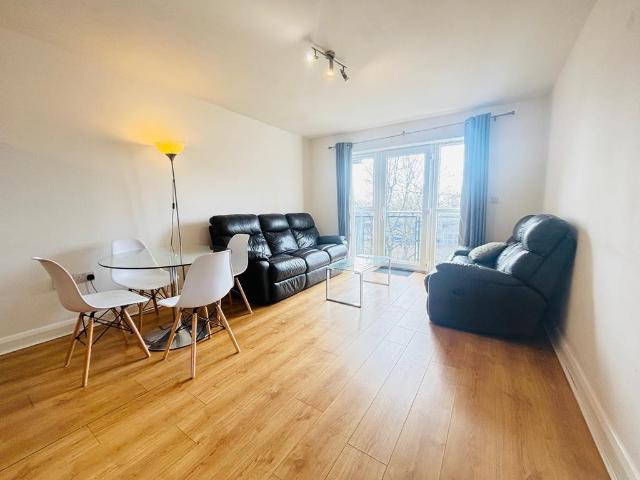 2 bedroom flat for sale