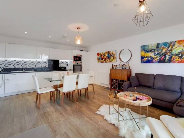 2 bedroom flat for sale