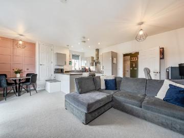 2 bedroom flat for sale