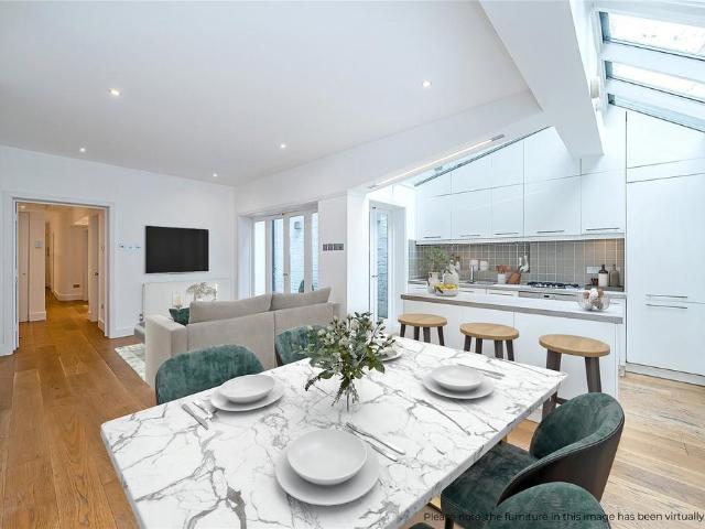 3 bedroom flat for sale