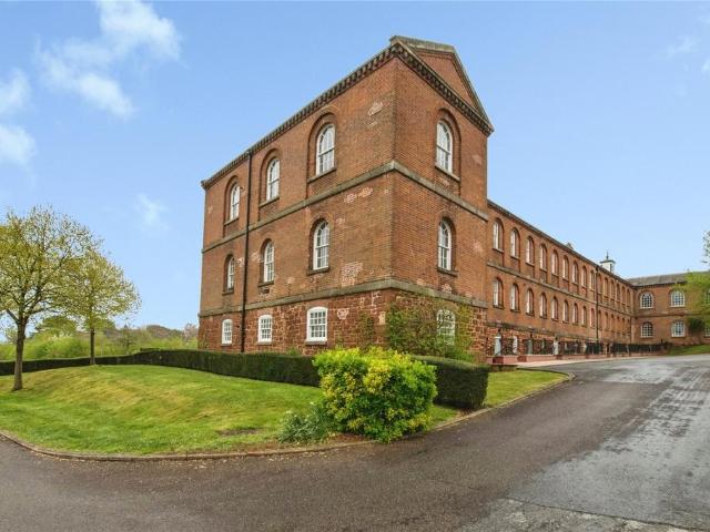 3 bedroom flat for sale