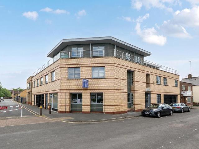 2 bedroom flat for sale