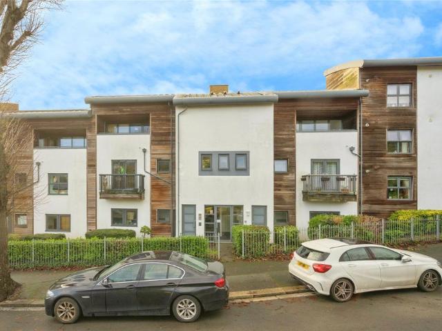 2 bedroom flat for sale