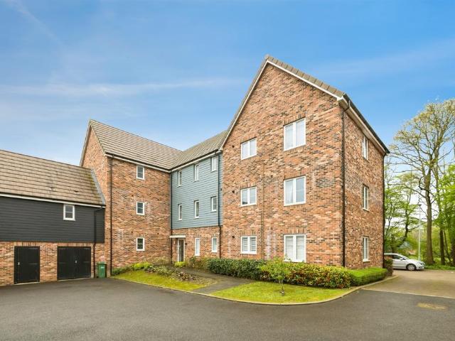 2 bedroom flat for sale