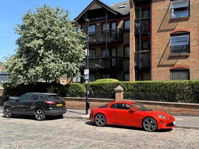 2 bedroom flat for sale
