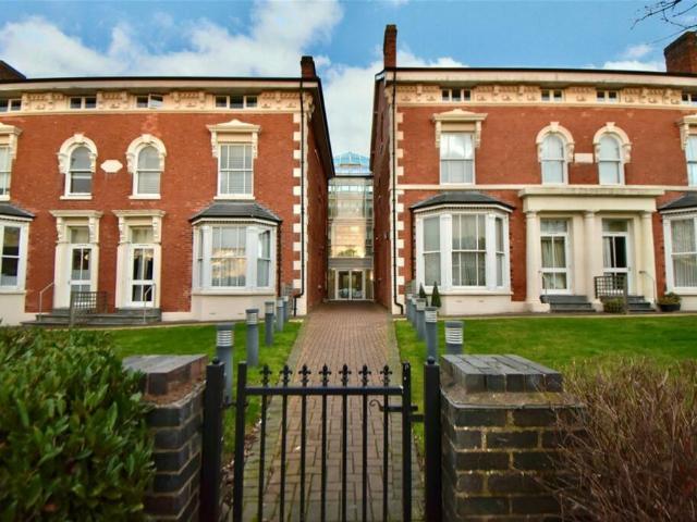 2 bedroom flat for sale