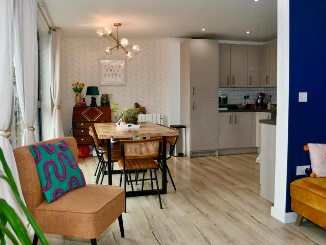 2 bedroom flat for sale