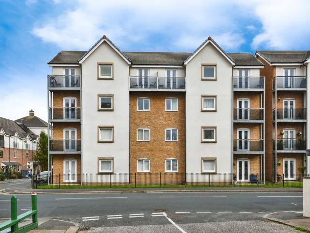 2 bedroom flat for sale