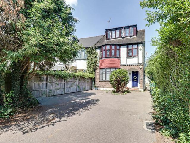 2 bedroom flat for sale