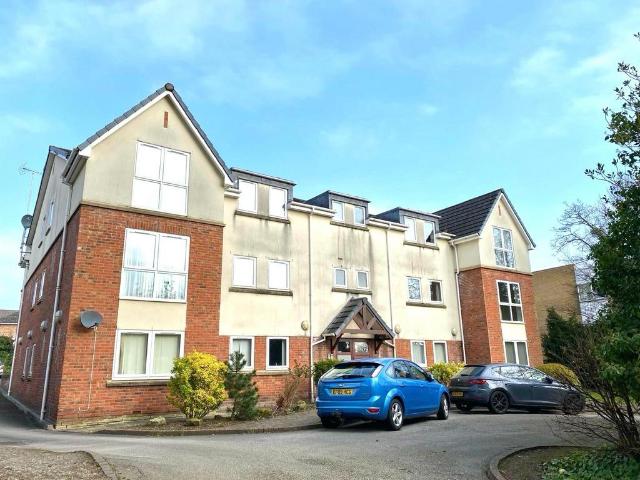 2 bedroom flat for sale