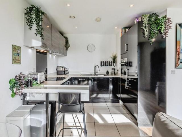 2 bedroom flat for sale