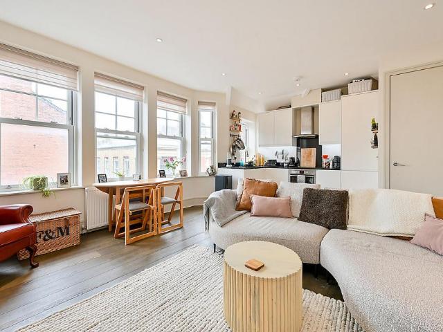 2 bedroom flat for sale