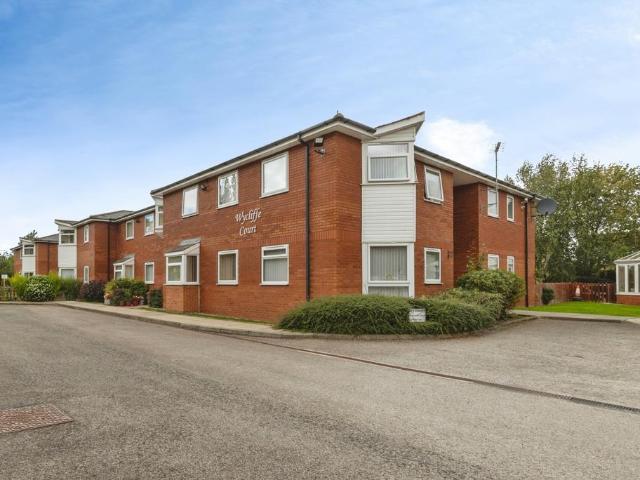 2 bedroom flat for sale