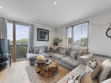 2 bedroom flat for sale