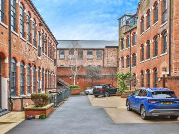 2 bedroom flat for sale