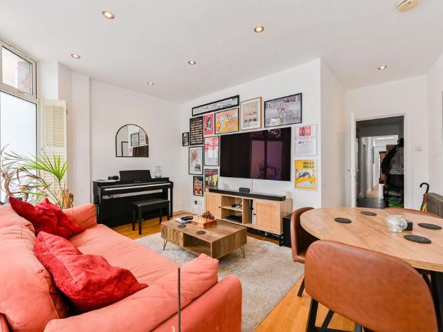 2 bedroom flat for sale