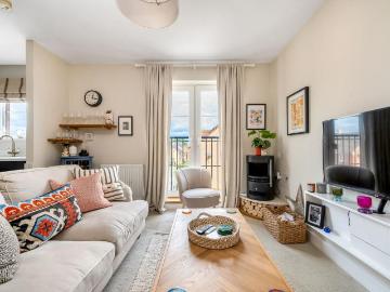 2 bedroom flat for sale