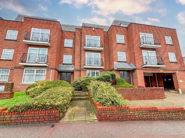 2 bedroom flat for sale